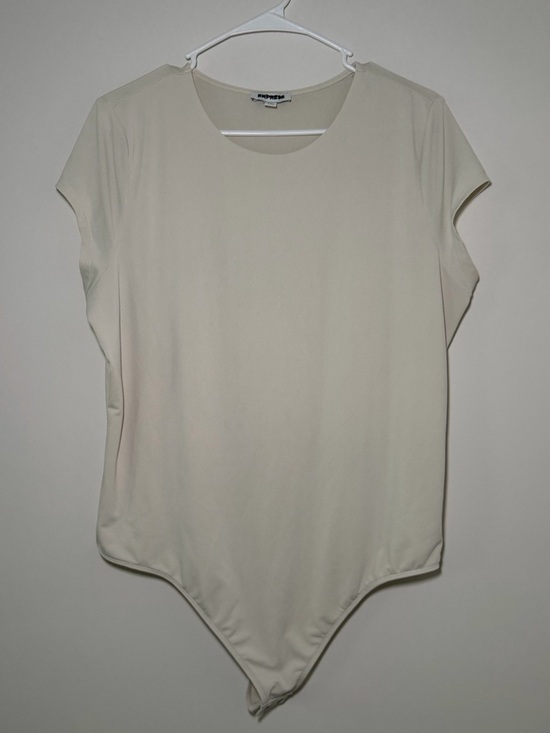 Express Tops - Express Cream Short Sleeve Crewneck Bodysuit Women’s XL